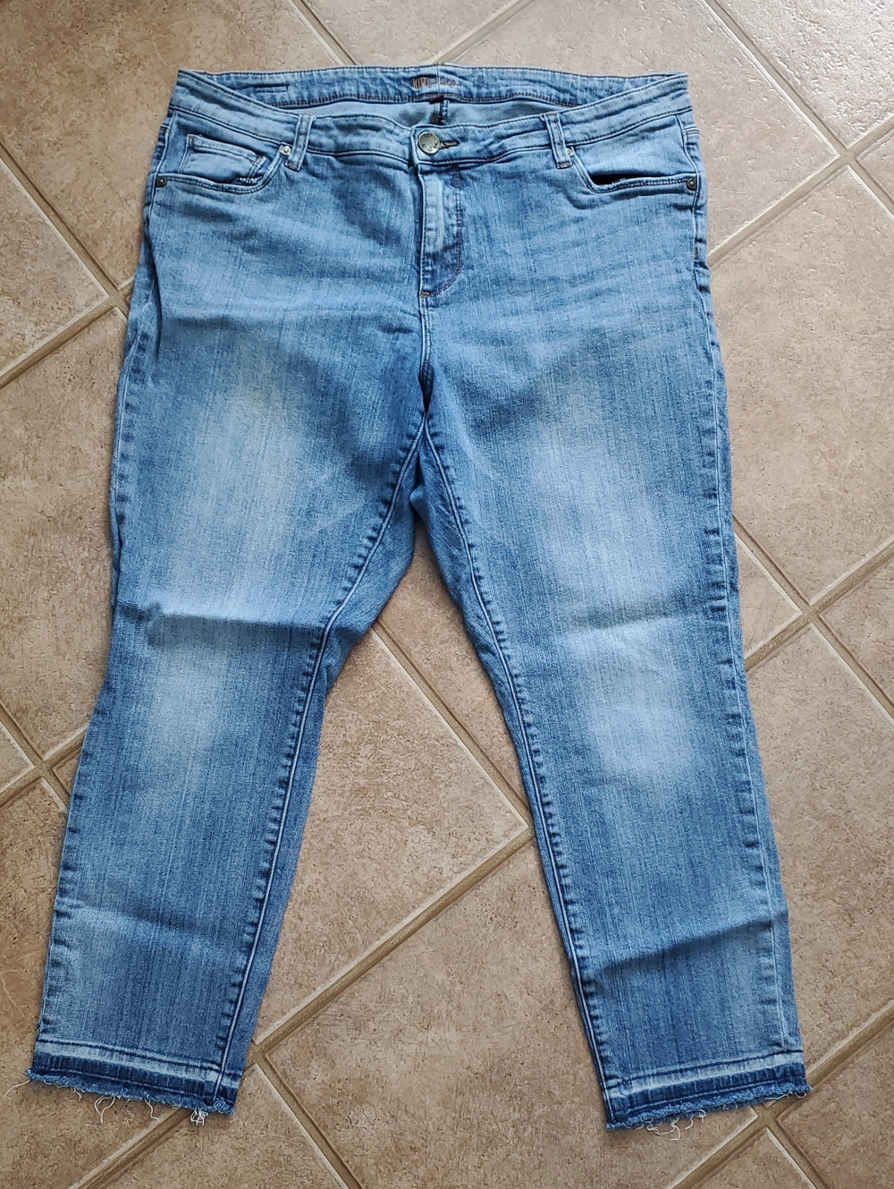 Kut from the Kloth Light Blue Cropped Ankle Jeans